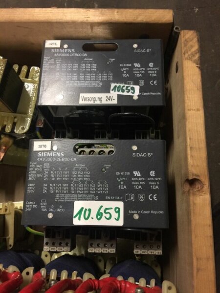 SIEMENS 4AV3000-2EB00-0A 3-Phasen Stromversorgung