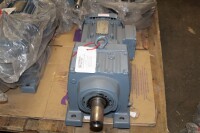 SEW 1,1 KW 27 Min Getriebemotor R77DRE90M4 Gearbox sterngetriebe