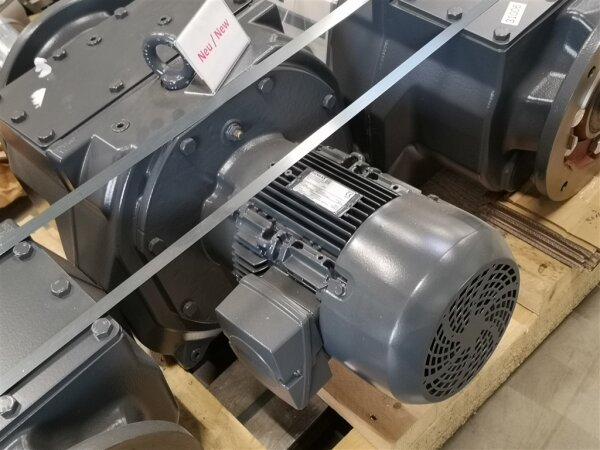 Siemens 4 KW  6.2 min Getriebemotor FDU1505/2252057 003 Gearbox