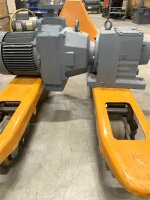 SEW 1,1 KW 11-56 min Getriebemotor R67 D26 DT90S4 Gearbox