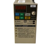 Omron Varispeed V7 CIMR-V7AZB0P4 Frequenzumrichter