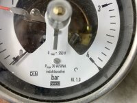 WIKA Kontaktmanometer 212.20.100 Kont. 821.3 Druckmessgerät mit Kontakteinrichtung